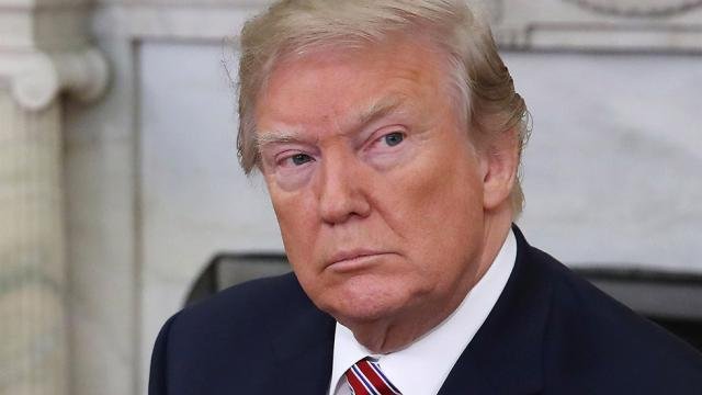 SLeaf2012's tweet photo. Why is the skin of #Trump‘s under-eye Bags so white?😝🤔

 #Trump #TrumpLies #TrumpTrain #Syria https://t.co/wviyswWZrc