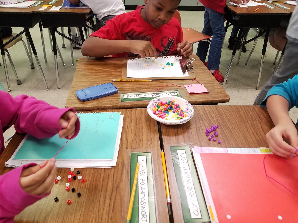 VilladaMrs's tweet image. Komboloi, worry beads for fun and relaxation; a Greek craft @Smith_Seabees #GlobalSeabees #globaledweek
