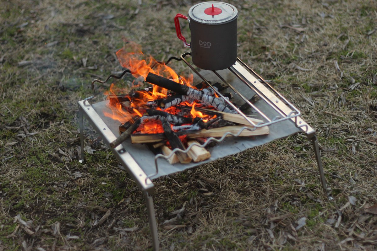 DOD コンパクト焚き火台　秘密のグリルちゃん　未使用品 GWキャンプに！ DOD 秘密のグリルちゃん 未使用 焚き火台 ソロキャンプ