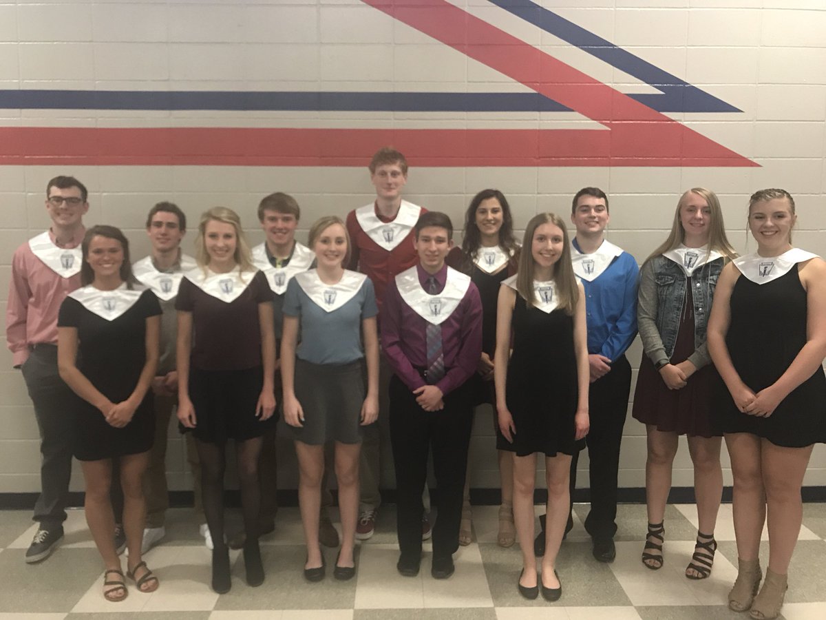 Platteview_HS's tweet image. Congrats to our Senior National Honor Society members who received their stoles for graduation tonight.