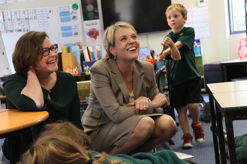 tanya_plibersek's tweet image. Spent the morning at Westgarth Primary with @gedkearney. Teachers doing great work with terrific kids, but Malcolm Turnbull is cutting their funding by $370k. At the same time he’s giving big business billions of $ in tax cuts. Wrong priorities.
