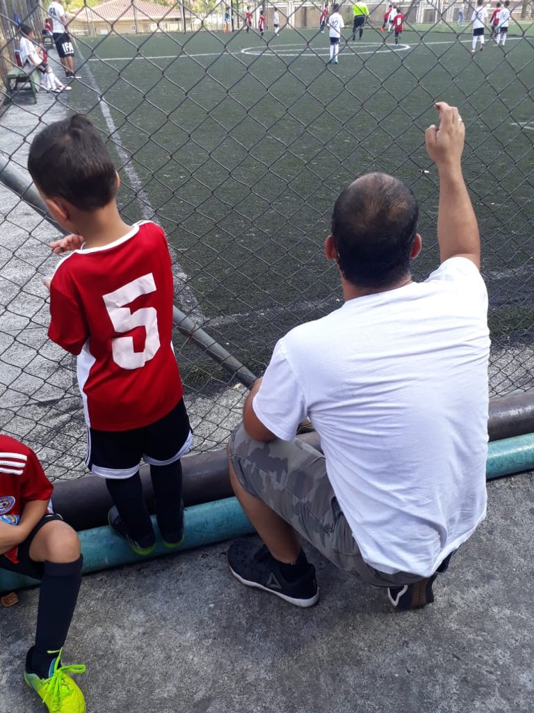 isacademypty's tweet photo. #SomosLaISA | Muestran su apoyo incondicional a sus hijos, esperando que ellos sean felices en lo que hagan 💪🏾

¡Gracias, padres! 👱🏻👩🏼

¡Feliz noche para todos! 🙌🏽

#SomosFútbol #SomosPanamá https://t.co/IuLgLkUFwx