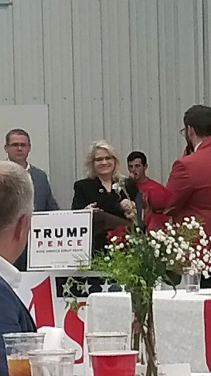 Linda4Senate's tweet photo. Sen Linda Collins-Smith spkg 2 her voters #SharpCo #FultonCo #IzardCo #MySenateDistrict19 @ARGOP event. "I kept my word & voted just like I said I would do! I would like your vote again & continue my work for you!" Carried #pro-life, #safety in #schools, #2A,&#business Legslation https://t.co/fck8cEffFt