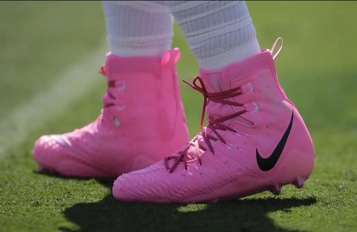 RZ_Spittah's tweet photo. Although Broncos qb Jared Yount already wears #16, that won't stop him from sporting these fire kicks in Week 3 #EliseWeek #EliseStrong https://t.co/3xERrepvwk