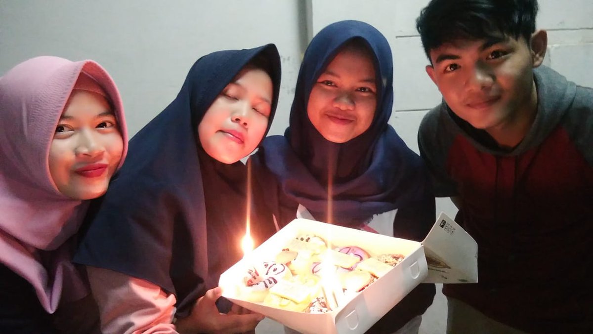 faisyal224's tweet photo. Waktu itu .... 
Thanks kawan2 😍 https://t.co/O9WOw421Ki