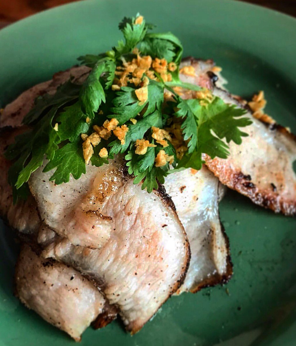 PalateConnect's tweet photo. If you make pork this delicious, you’ll never get boar-ed!
—
Featuring a beautiful plate of pork cheeks from @fishcheeksnyc
—
📸: @nycfeast
#palateconnect #pork #porkcheeks #fishcheeks #thaifood#ilovefood #foodbeast https://t.co/9yaDak15eW
