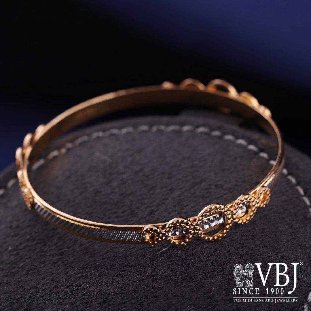 Highlight your fabulous fashion sense and sleek style with this bejeweled #bangle. This bangle will perfectly complement ethnic and western wear

Gross Weight: 14.810 grams
Gold Purity: 22kt

#bangle #goldbangle #goldbracelet #vbj #vummidibangarujewellers #vbj1900 #vbjmoments