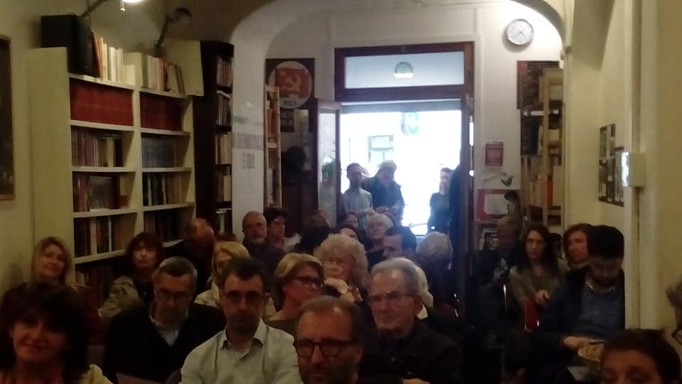 PDGiubbonari's tweet photo. Grande partecipazione sabato al circolo Pd Centro storico. Tre ore di dibattito su Europa e il nostro futuro. https://t.co/G2xNdSg3Gc
