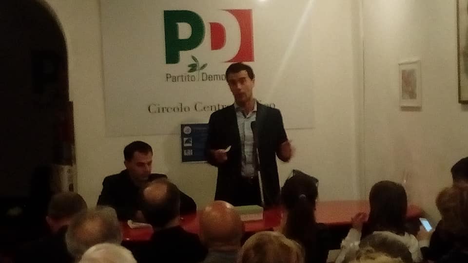 PDGiubbonari's tweet photo. Grande partecipazione sabato al circolo Pd Centro storico. Tre ore di dibattito su Europa e il nostro futuro. https://t.co/G2xNdSg3Gc