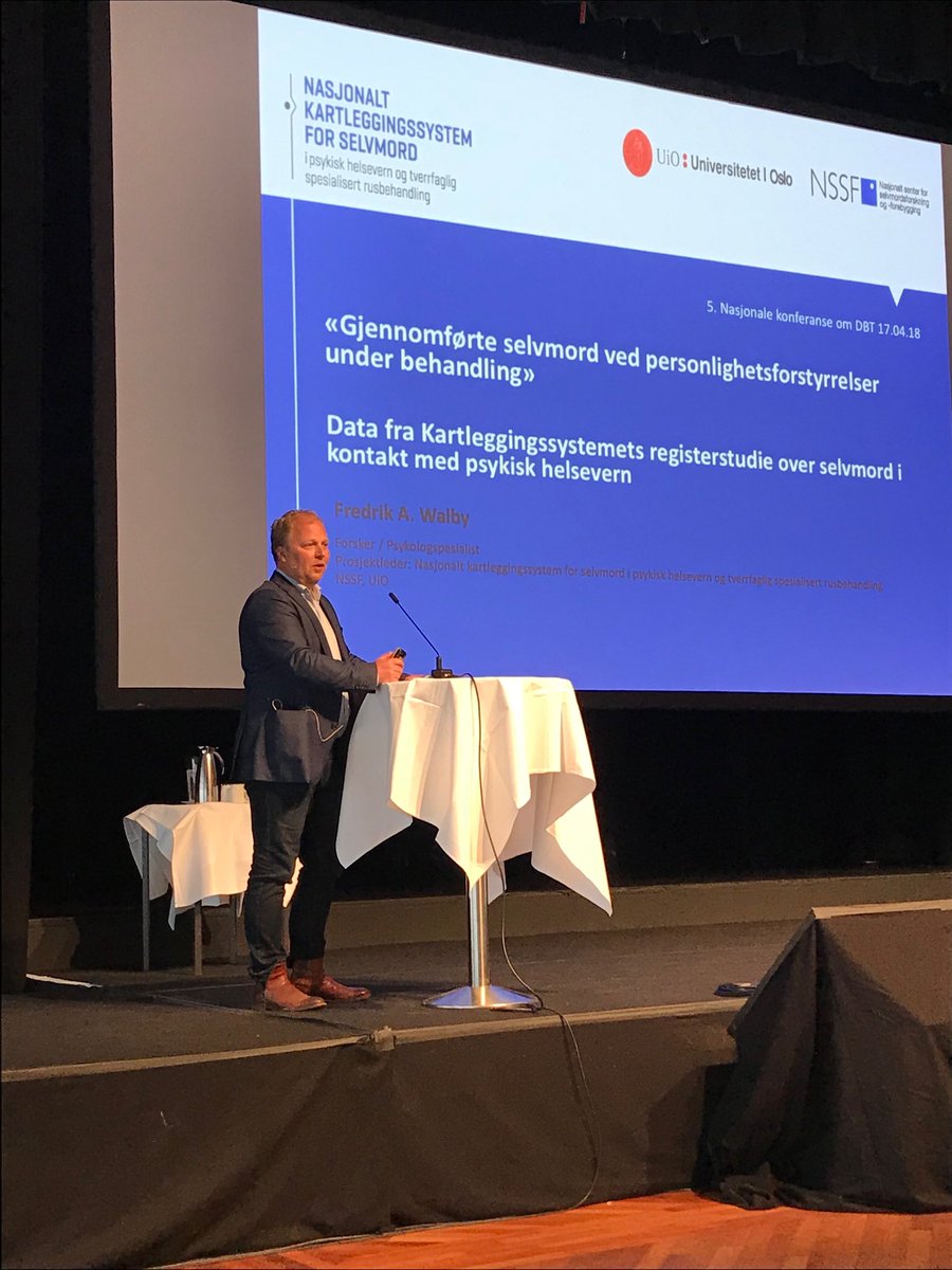Fredrik Walby holder nå en plenar om «Gjennomførte selvmord ved personlighetsforstyrrelser under behandling» på dag 2 av den 5. nasjonale konferansen om #DBT