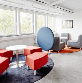 WobedoDesign's tweet photo. Lekolar has done the interior for Plusgymnasiet in Skövde. Sun of Silence provide students with a calm and nice study environment with the possibility of both individual work and group work. #wobedodesign #lekolar https://t.co/YBM39DhDsv and https://t.co/XTOMsW55YK https://t.co/MrOoPquJgm