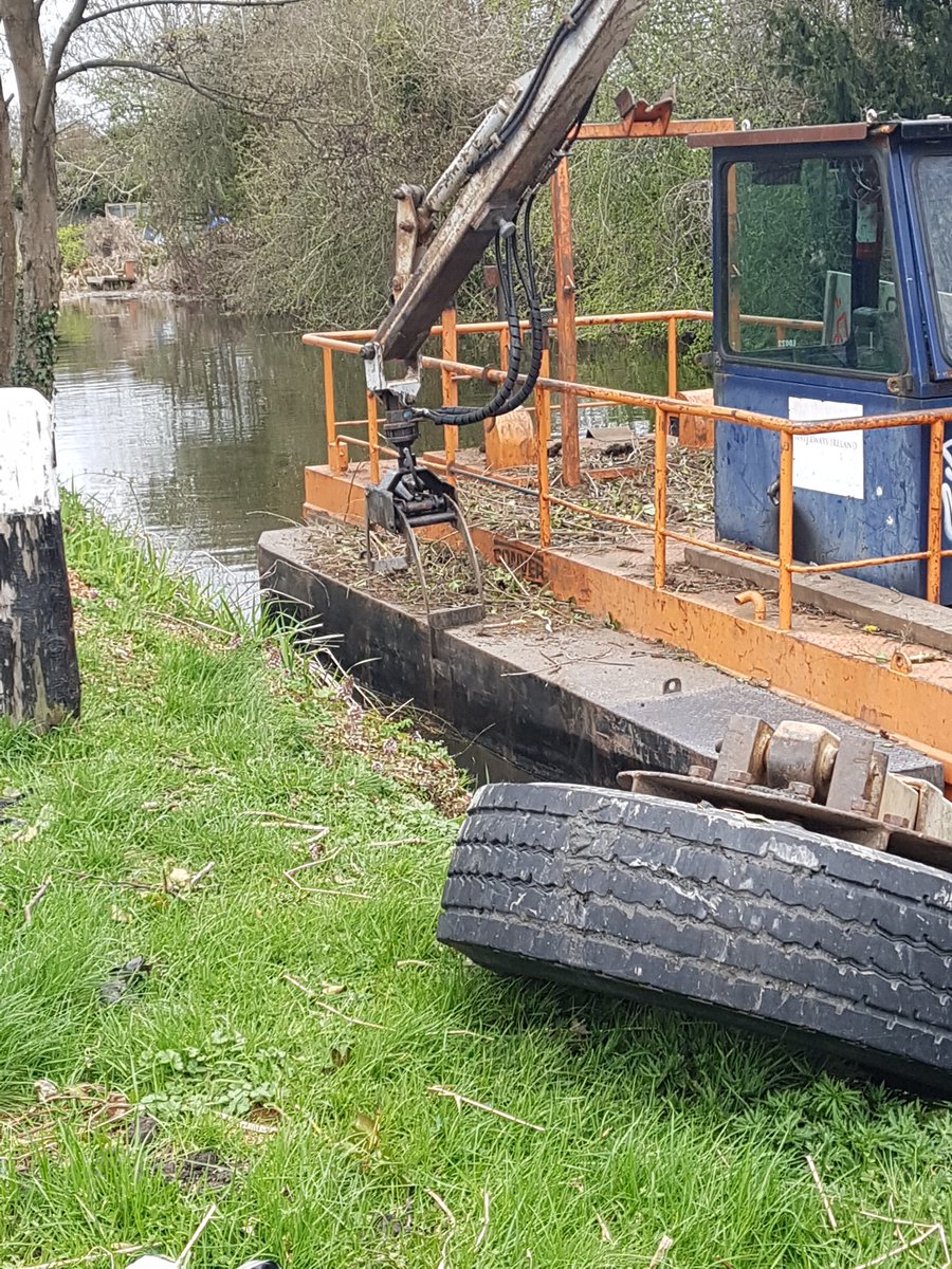 BillyLinehan's tweet photo. @waterwaysirelan @DubCleanCanals Might be a good idea if @waterwaysirelan stopped stripping canal banks of trees and vegetation continuing through nesting season #royalcanal #dubw #castleknock #ivaluetrees #deepsinking @FingalHeritage https://t.co/iqypKfZPkI