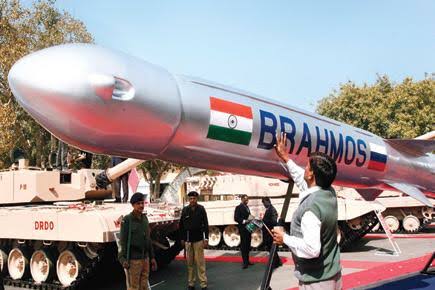 DhanrajNathwani's tweet photo. #India is reducing its dependence on #Russia for critical defence programs, with the joint venture #BrahMos missile set to be guided by a locally-developed target tracking device in the next year; #defencescientists have developed a new indigenous system! https://t.co/By8sm5Jxgv