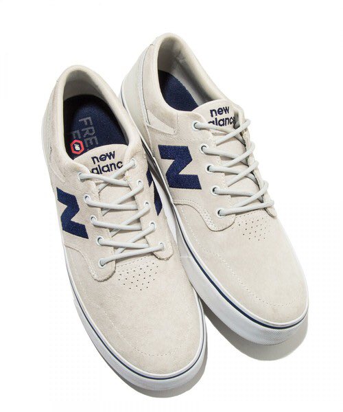 BY_KUMAMOTO's tweet photo. 【MENS】〈NEW BALANCE〉

日本国内初となる
New Balance SKATE STYLEでの別注シューズ

本日待望の発売です！

オフホワイトのボディに
差し色のネイビーとレッドのカラーで表現された
アメリカ合衆国星条旗を彷彿とさせるカラーリングが魅力的です。

ぜひ店頭でご覧下さい。

各 12,800円(+tax) https://t.co/Bw3JoPgf1z