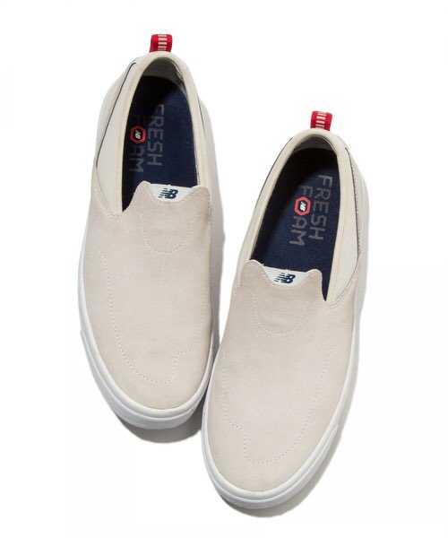 BY_KUMAMOTO's tweet photo. 【MENS】〈NEW BALANCE〉

日本国内初となる
New Balance SKATE STYLEでの別注シューズ

本日待望の発売です！

オフホワイトのボディに
差し色のネイビーとレッドのカラーで表現された
アメリカ合衆国星条旗を彷彿とさせるカラーリングが魅力的です。

ぜひ店頭でご覧下さい。

各 12,800円(+tax) https://t.co/Bw3JoPgf1z