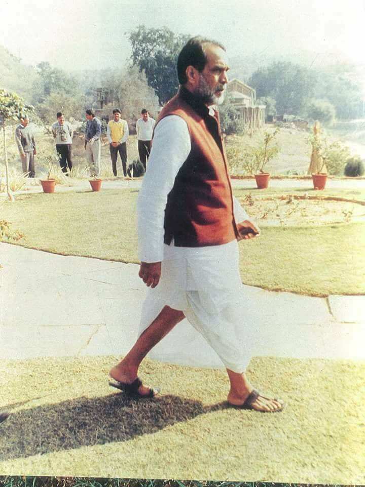 RaviRanjanIn's tweet photo. Today is Birth Anniv. of One of my favt. Leader shri #ChandraShekharSingh. He was truly egalitarian https://t.co/ujtpk1AmX2