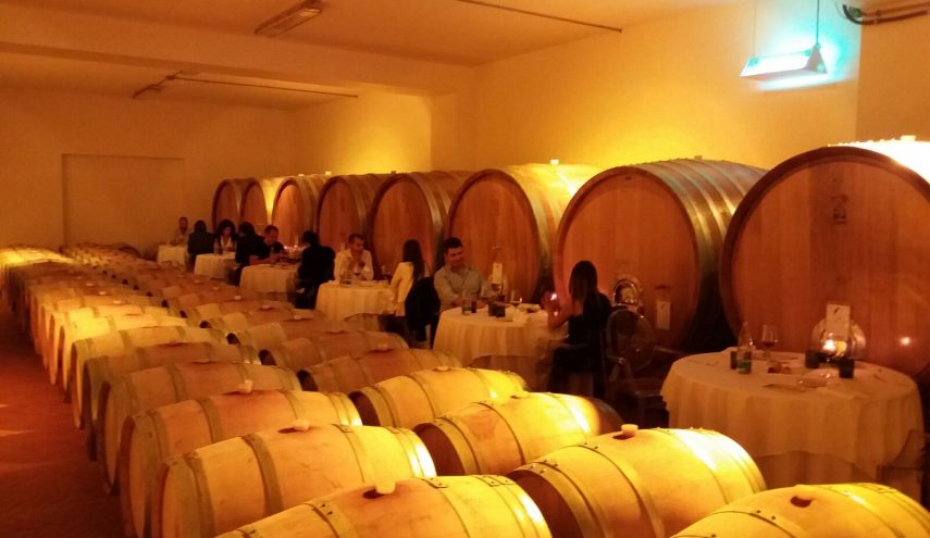 njroncea's tweet photo. #Monforte d’Alba – Cena con il produttore: Cantina Josetta Saffirio
Nuovo appuntamento per la cena con il produttore, per scoprire il dietro le quinte di una bottiglia di Barolo @josettasaffirio 
Info --> https://t.co/3enZdPetWe https://t.co/rmcX61EnuD