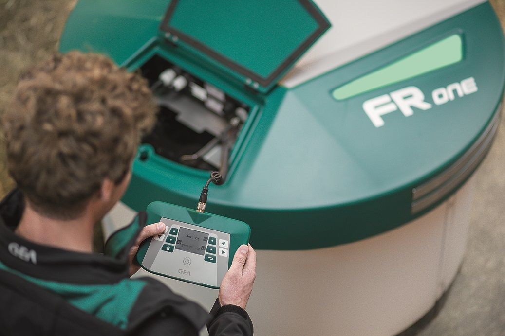 Mestarifarmi's tweet photo. FRone. Hyödyt automaattisessa ja jatkuvassa rehuntyöntämisessä
Työvoima
•Työvoiman tarve pienempi
•Työvoimakustannukset pienemmät
•Toiminnassa 24/7
#FRone #rehuntyöntäjä #maatalous #navetta #pihatto #mestarifarmi https://t.co/gMVGiXMP91
