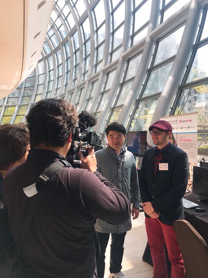 R_R_studio's tweet photo. Reality Reflection is demonstrating our service at Dong-A Economy Summit 2018! https://t.co/wj70z5Xaew