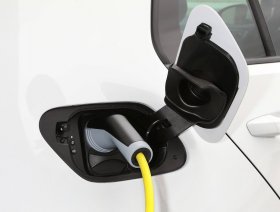 ➥ Rijdt u een elektrische auto? Denk dan aan de driemaandstermijn voor de MIA-aanvraag. Lees er meer over: mkblease.nl/nieuws/a/1100/…