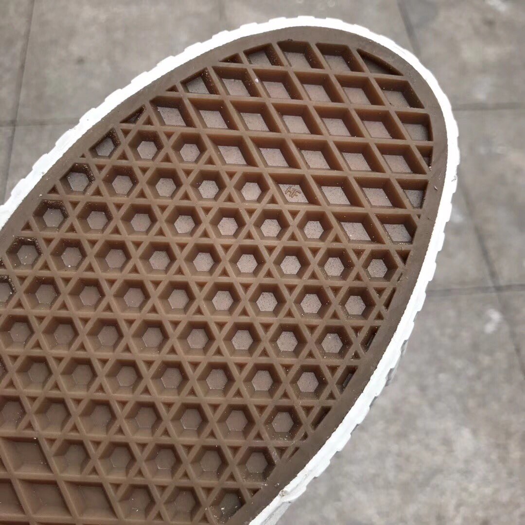 SBDetroit's tweet photo. NASA x Vans Old Skool could be a potential release https://t.co/lhf17OPGEs https://t.co/qQlTqNHXUh
