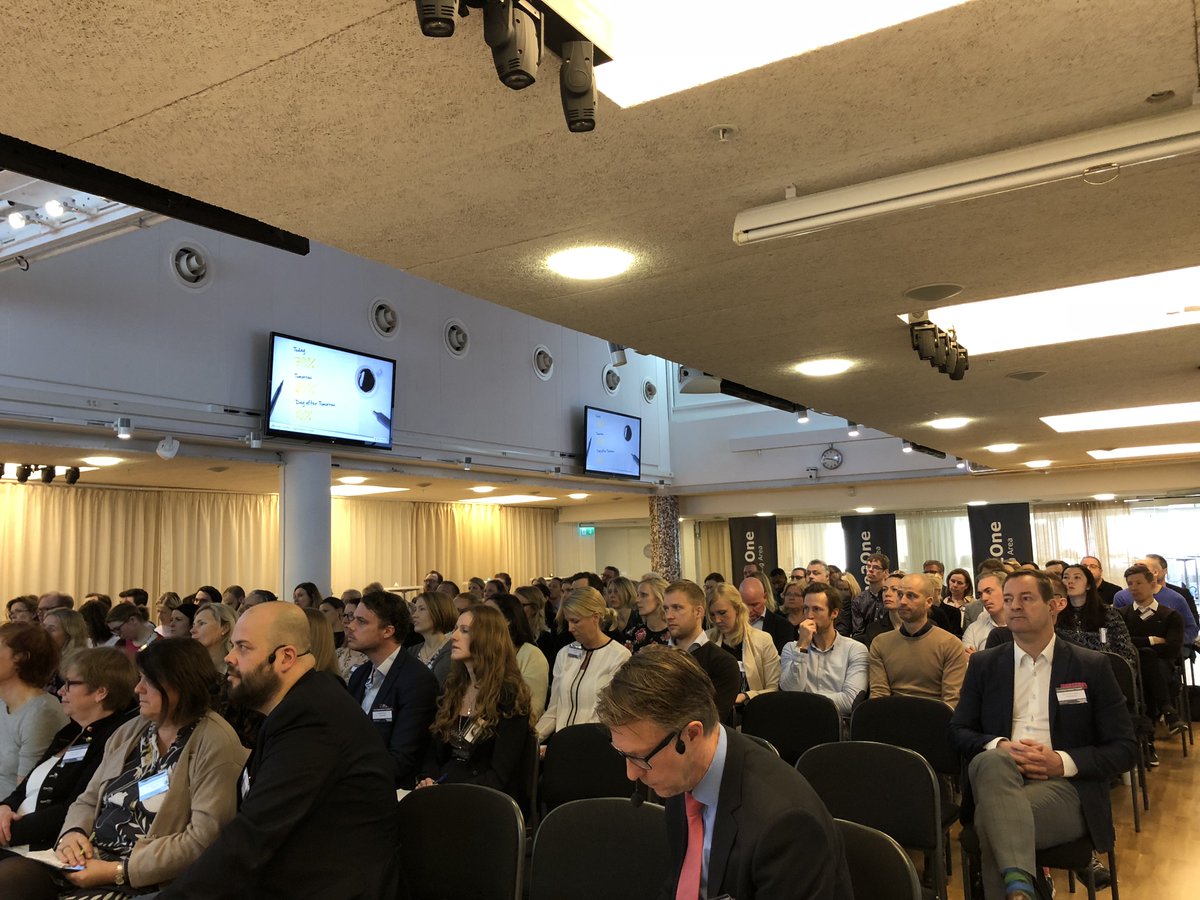 WednesdayR's tweet image. Nu har vi kickat igång årets upplaga av Customer Insight Summit 👏🏻 Först ut @tomderuyck om market research trends att agera på idag och i framtiden. #WRinsight