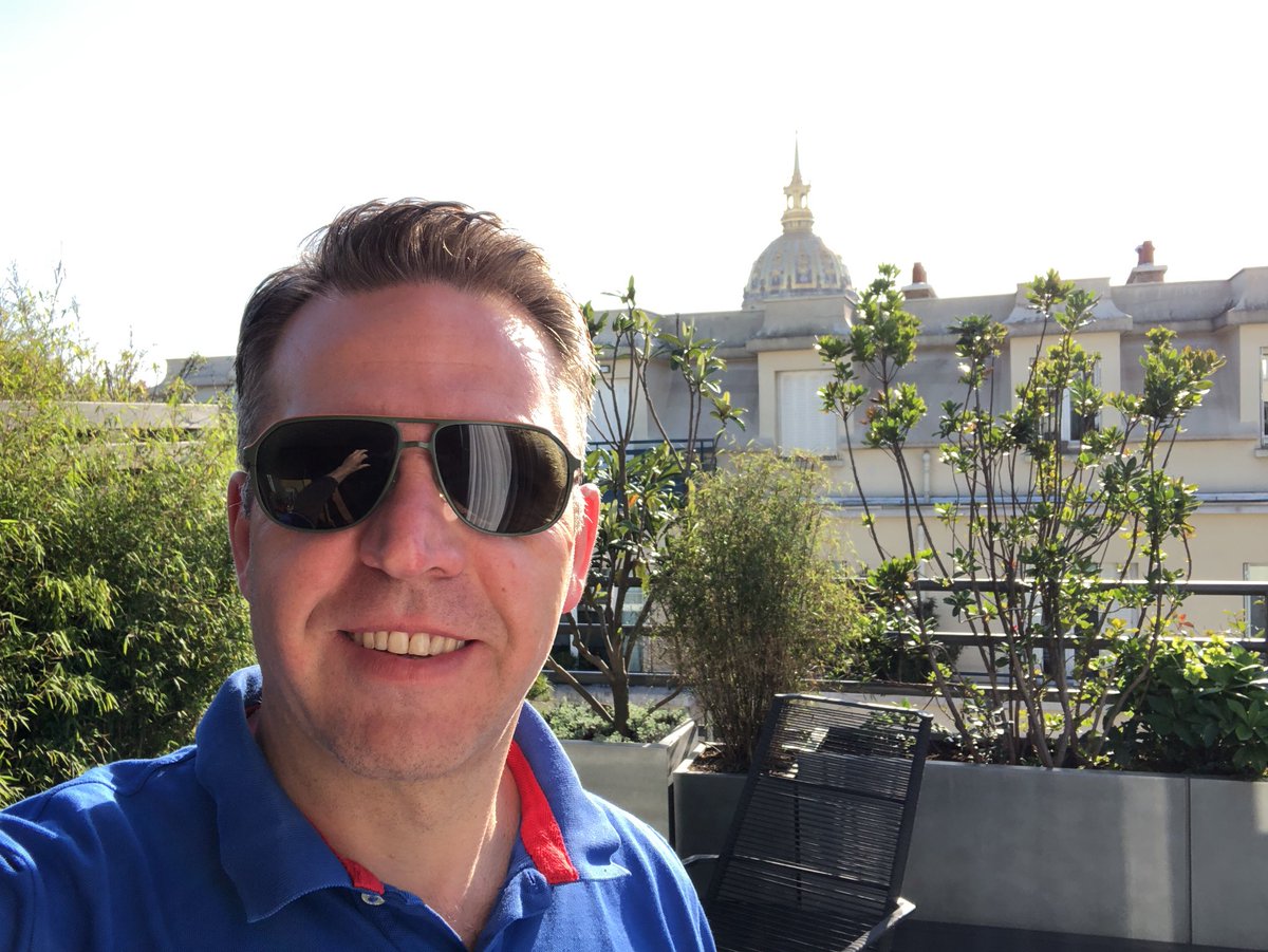 meetago's tweet photo. #wirvdr - Gruß aus Paris nach München. https://t.co/WggbARXtk8