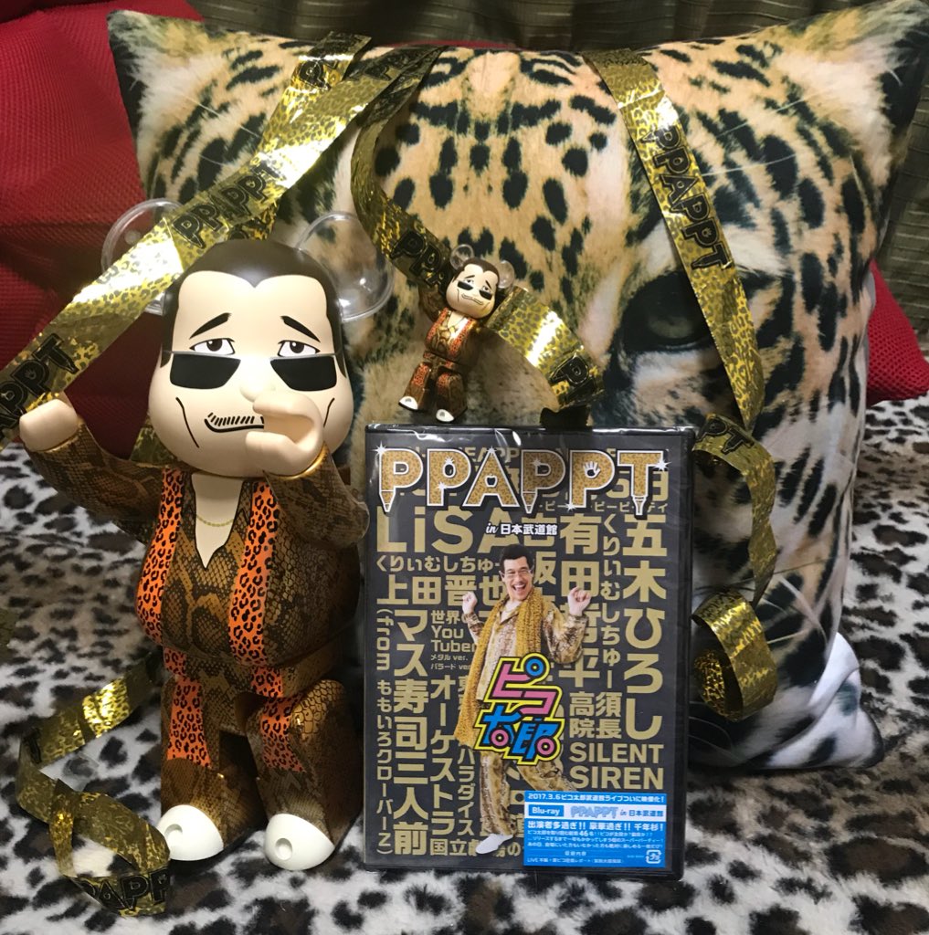 malippe3simaklo's tweet photo. フライングゲット⁉(懐😅😂
(尚、楽天…)
(σ✒🍍・ ω ・🍎✒o) PPAP🎵✨
#PPAPPT #古坂大魔王 #ピコ太郎 #武道館 #PPAP #💿 DVD&BR✨🤓😎 https://t.co/j9AUXAwTG8