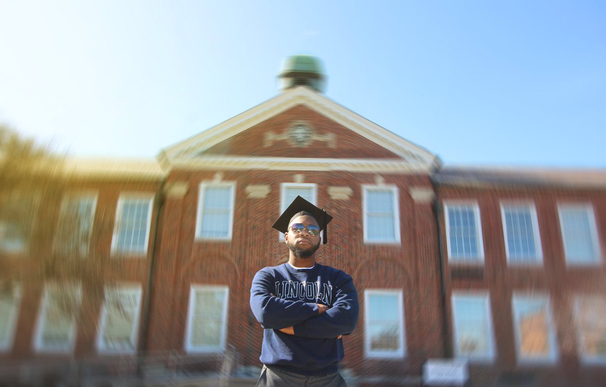 kbrow96's tweet photo. May 12th, 2018! 🎓🙅🏾‍♂️ https://t.co/QNNgyxZnVv