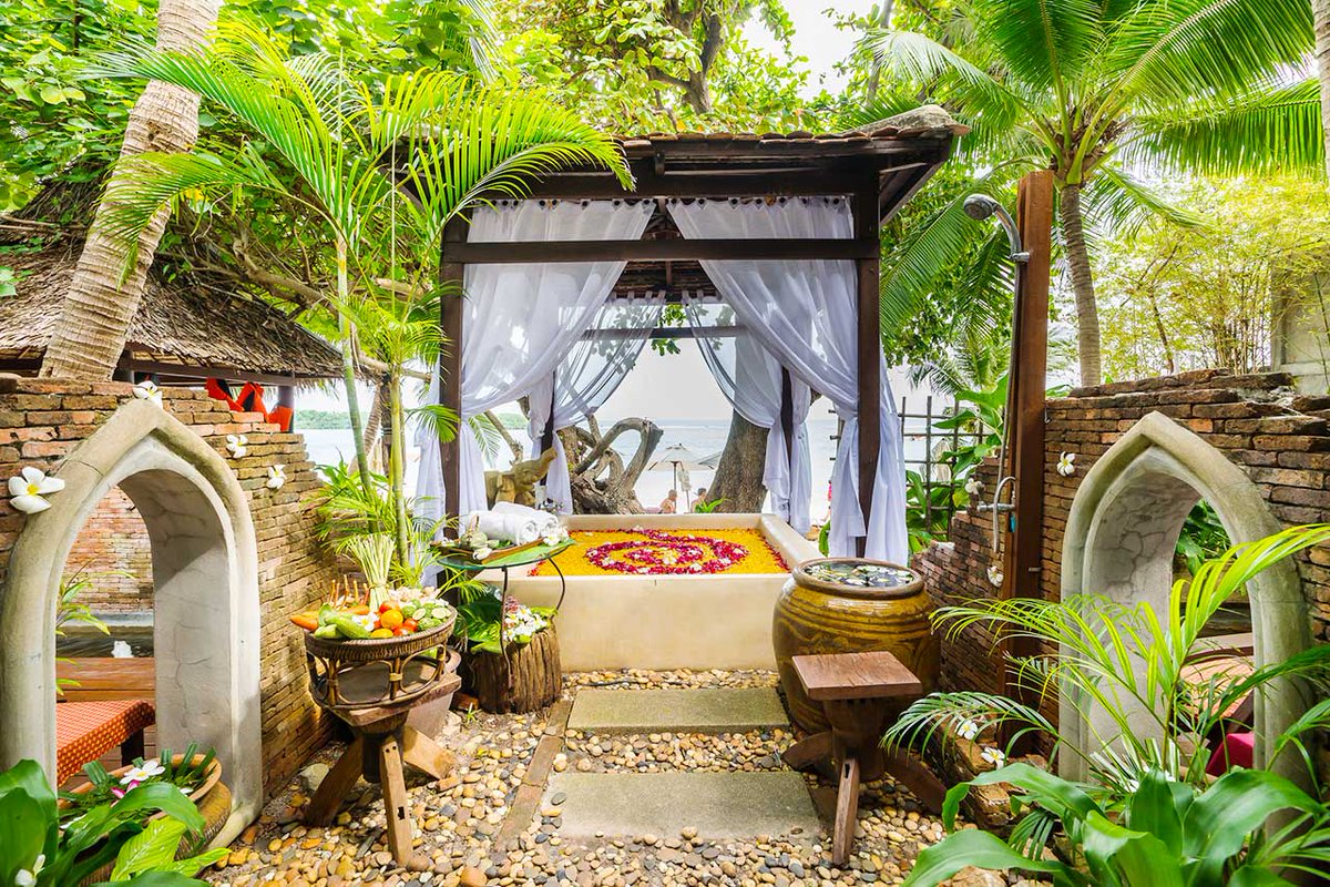 muangsamuigroup's tweet photo. Unlimited luxury for mind, body, and soul.
.
.
.
#RaiRaSpa #muangsamuisparesort #thisisinsider #lifeisgood #insidertravel #Recharge #Rejuvenate #spadayeveryday #totalrelaxation https://t.co/MFoyWVTgJU