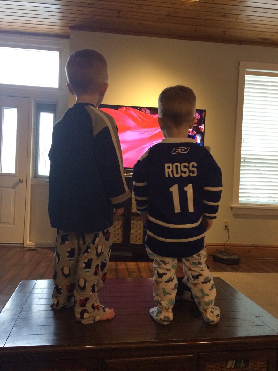 MarkJGRoss's tweet photo. Cheering on the Leafs with the crew tonight. Trying to get the W!! #goleafsgo #ohcanada #sayingprayers https://t.co/V1kHeYewGd