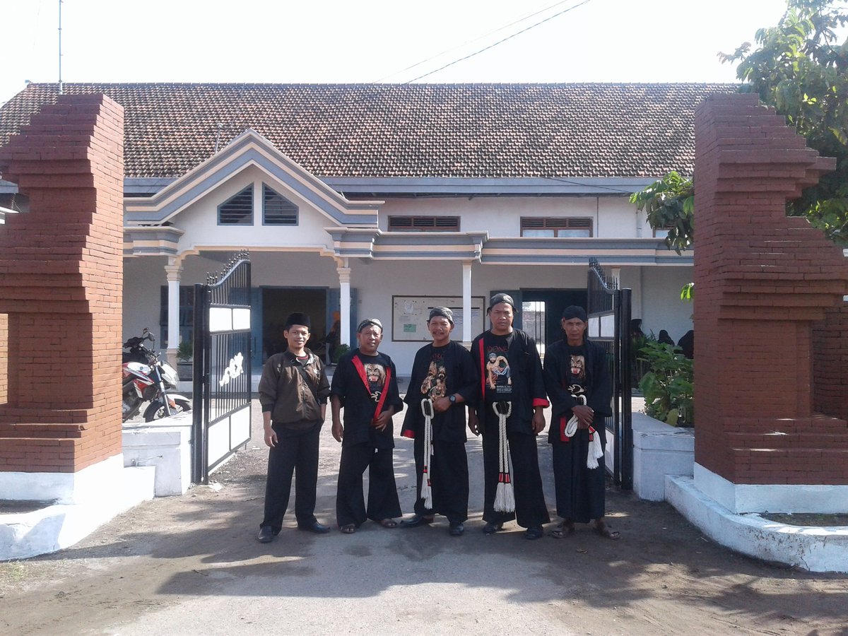 Tim Desa Purwosari Babadan Ponorogo siap untuk di kunjungi Tim Penilai Gotong Royong dari Tingkat Propinsi Jatim
<a href="/jokowi/">Joko Widodo</a> <a href="/EkoSandjojo/">Eko P. Sandjojo</a> <a href="/anwsanusi/">Anwar Sanusi</a> <a href="/AhmadErani/">Ahmad Erani Yustika</a> @TaufikMadjid_ID <a href="/tppindonesia/">Pertepedesia</a> <a href="/kpw4jatim/">Desa Hebat</a> <a href="/DewantoAndry/">Andry dewanto Ahmad</a> <a href="/P3MDPONOROGO/">P3MD_PONOROGO</a>