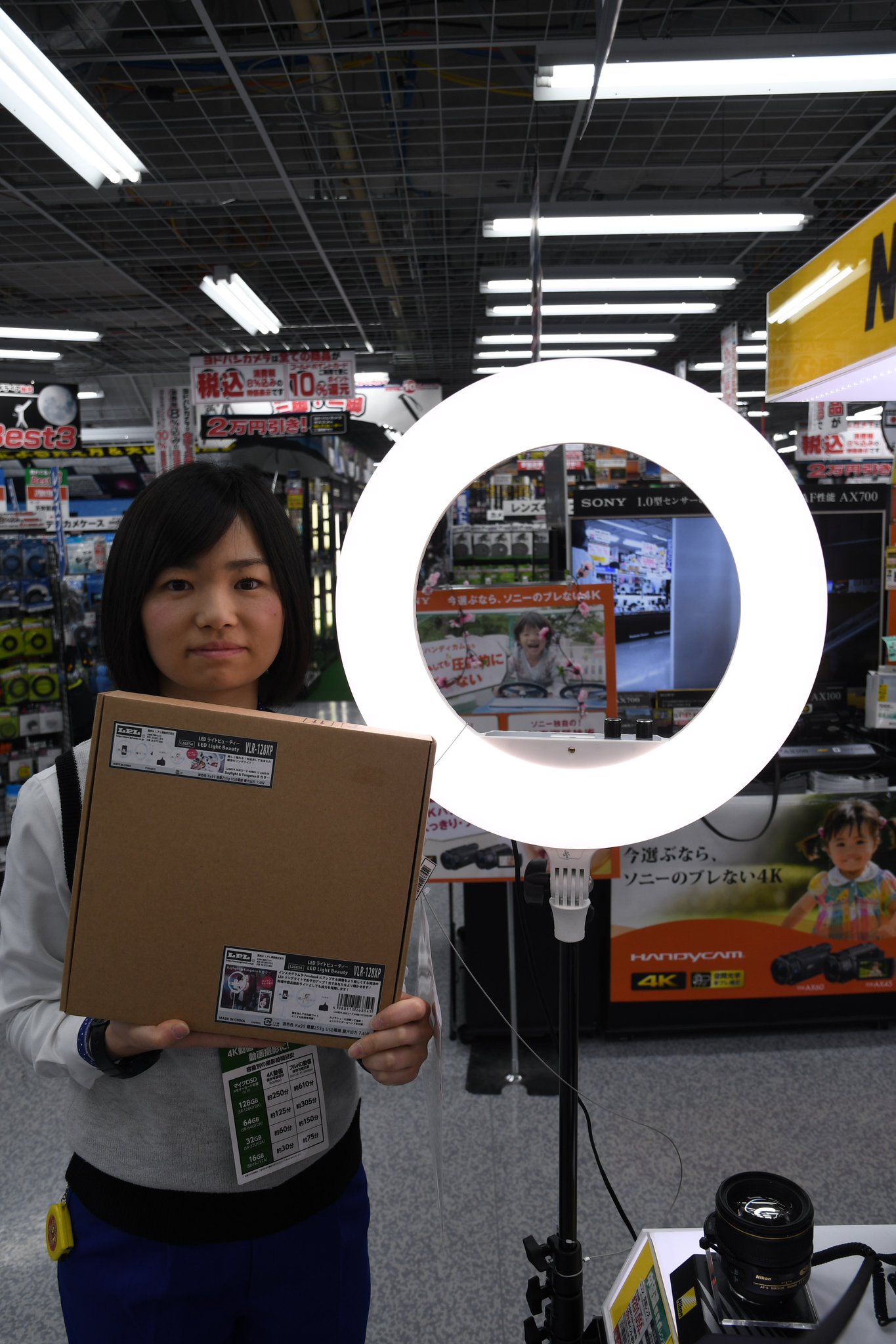 ヨドバシカメラ 仙台店 A Twitter ポートレート撮影にオススメledリングライト ポートレート撮影で瞳にリング状のキャッチライトが入る Ledリングライトを店頭にてお試しいただけます 手軽なスマートフォン用も在庫をご用意しております 人物撮影に興味をお