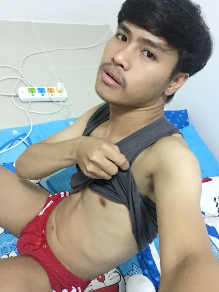 noppon4879's tweet photo. ขี้เกียจทำงาน วันหยุดมันผ่านไปไววะ 😤☹️🙁 https://t.co/vG9CamLsIQ