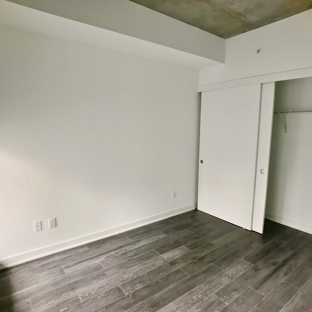 jake_mondrow's tweet photo. Just Listed!! For Lease 1 bedroom + den big enough as a second bedroom and has a sliding door •
#toronto #toronto_insta #torontolup #torontobarbers #torontocafe #torontolife #torontostorm #TorontoMapleLeafs #TorontoBlueJays #torontoraptors #torontofc #torontocompanion https://t.co/kSPtKuBZj0