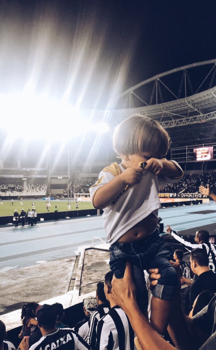 BancadaFogo's tweet photo. Desde pequeno eu venho ver 
Foi quando eu me apaixonei (...) 

Aqui é tradição! 🖤⭐️ https://t.co/5hHCUlvEQH