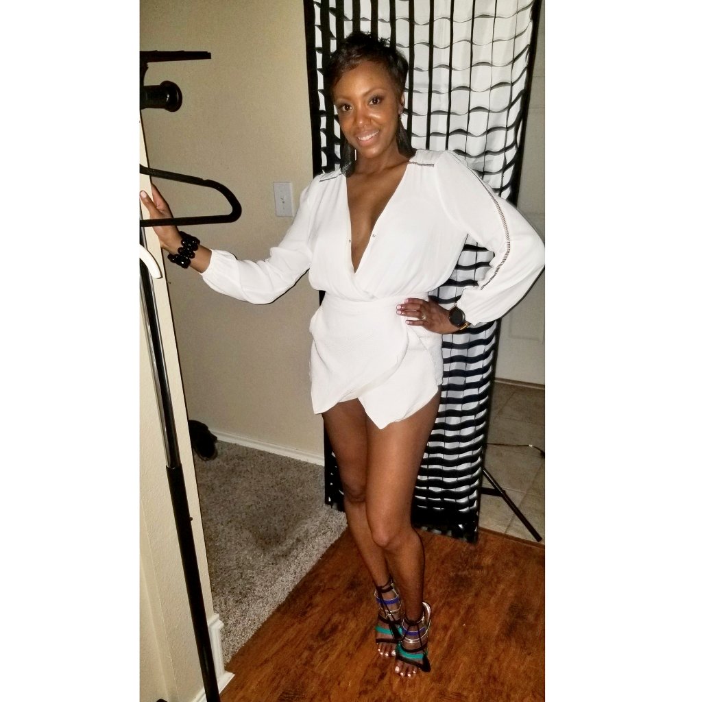 savvynsocial1's tweet photo. It was a @RenttheRunway weekend for @SavvyMrsWright and we're loving her choices! #savvynsocial #savvyStyle @LaundrybyShelli #SlateandWillow @halston #LoversandFriends https://t.co/klfNGSj1V4