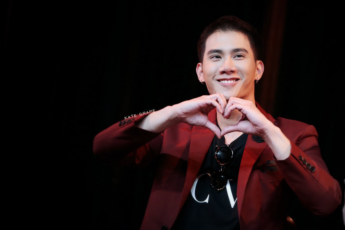 PKateGrape's tweet photo. เนี้ยะ น่ารักแบบนี้ไม่ให้รักได้งายยยย อิอิ ❤ หัวใจสวย #ALtogetherInManila #MaxTul #tul_pakorn #octotul / รูปยังไม่หมดเอาะ 😂 https://t.co/WCSw0fOLO0