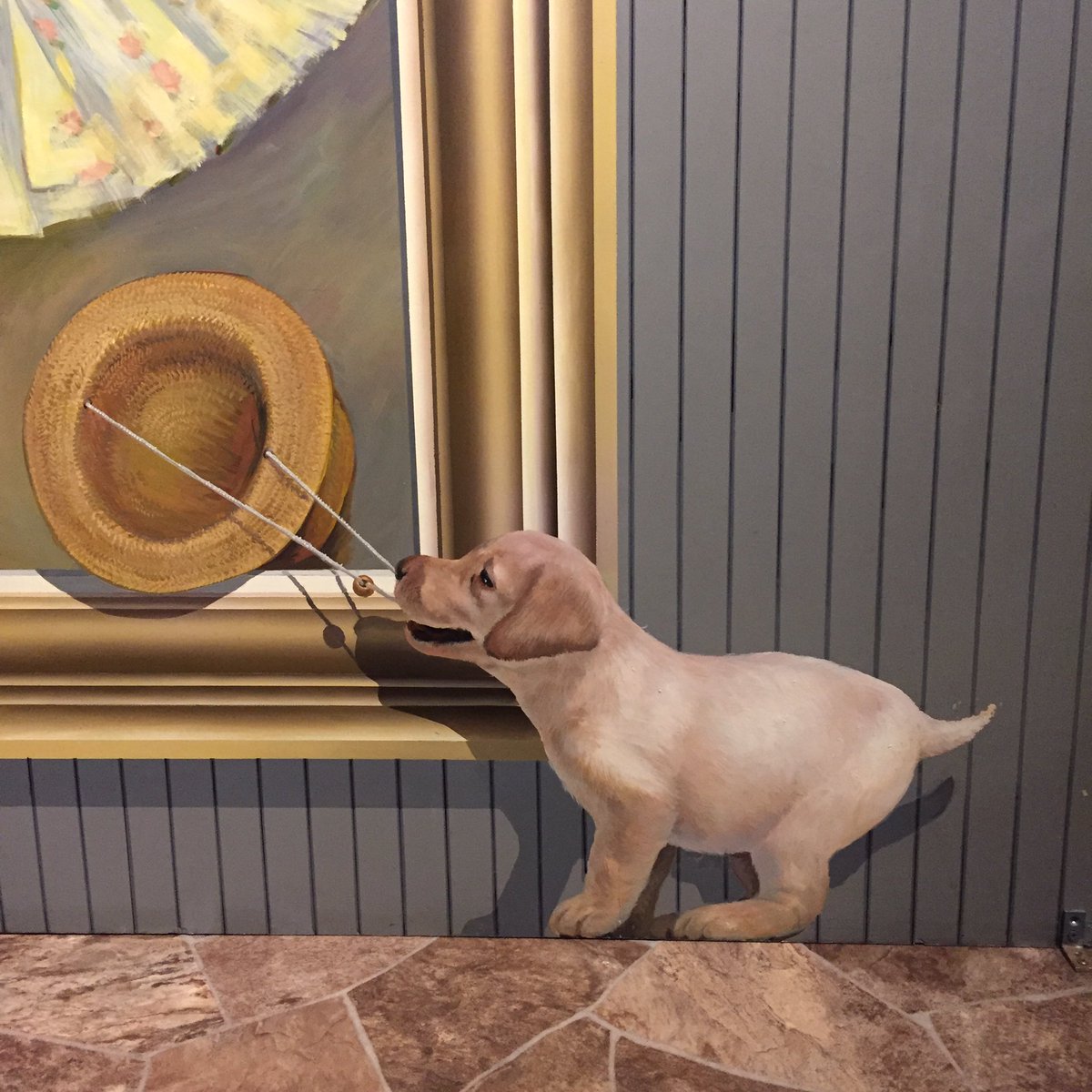 ট ইট র 東京トリックアート迷宮館 今日も元気に営業中 Gw前でも遊ぼうでござる ほらワンちゃんも遊びたくって絵から帽子を引っ張り出してるでござるよ T Co 6gjeozzt1r ট ইট র