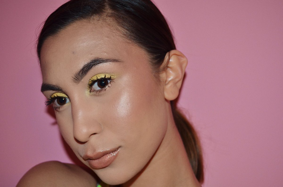 offbeatvenusian's tweet photo. YELLOW ☀️

@ColourPopCo #colourpopme Pressed Powder Shadow In Mischief 
Topped with @NARSCosmetics Bionic for amped up dimension

Colourpop Super Shock Cheek In Butterfly Beach 💓

#makeup #eyeshadow #narsissist https://t.co/RqGtR1lFwS