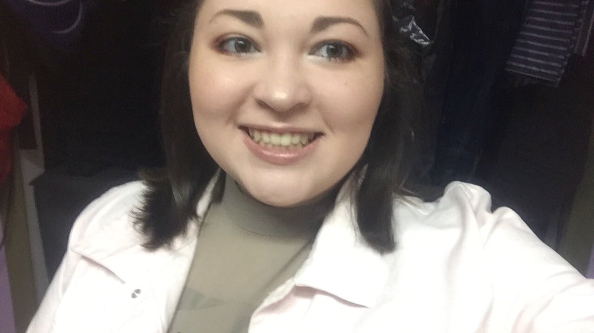 dolangiggless's tweet photo. It’s been a bit since I’ve done a #TuesdaySelfie but I chopped a lot off and dyed my hair darker soooo yeah. 

🌸💇‍♀️🌸💇‍♀️🌸💇‍♀️🌸💇‍♀️🌸💇‍♀️🌸 https://t.co/HzH1cH45WL