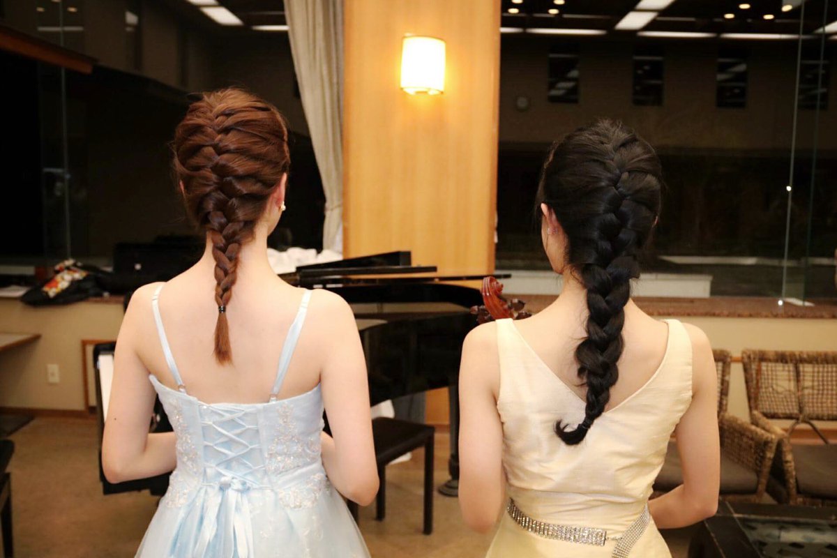 白川優希 A Twitter 昨日から長野遠足 かなちゃんに髪型してもらってお揃いなんだー 嬉 ヘアアレンジ ピアノ ヴァイオリン ドレス