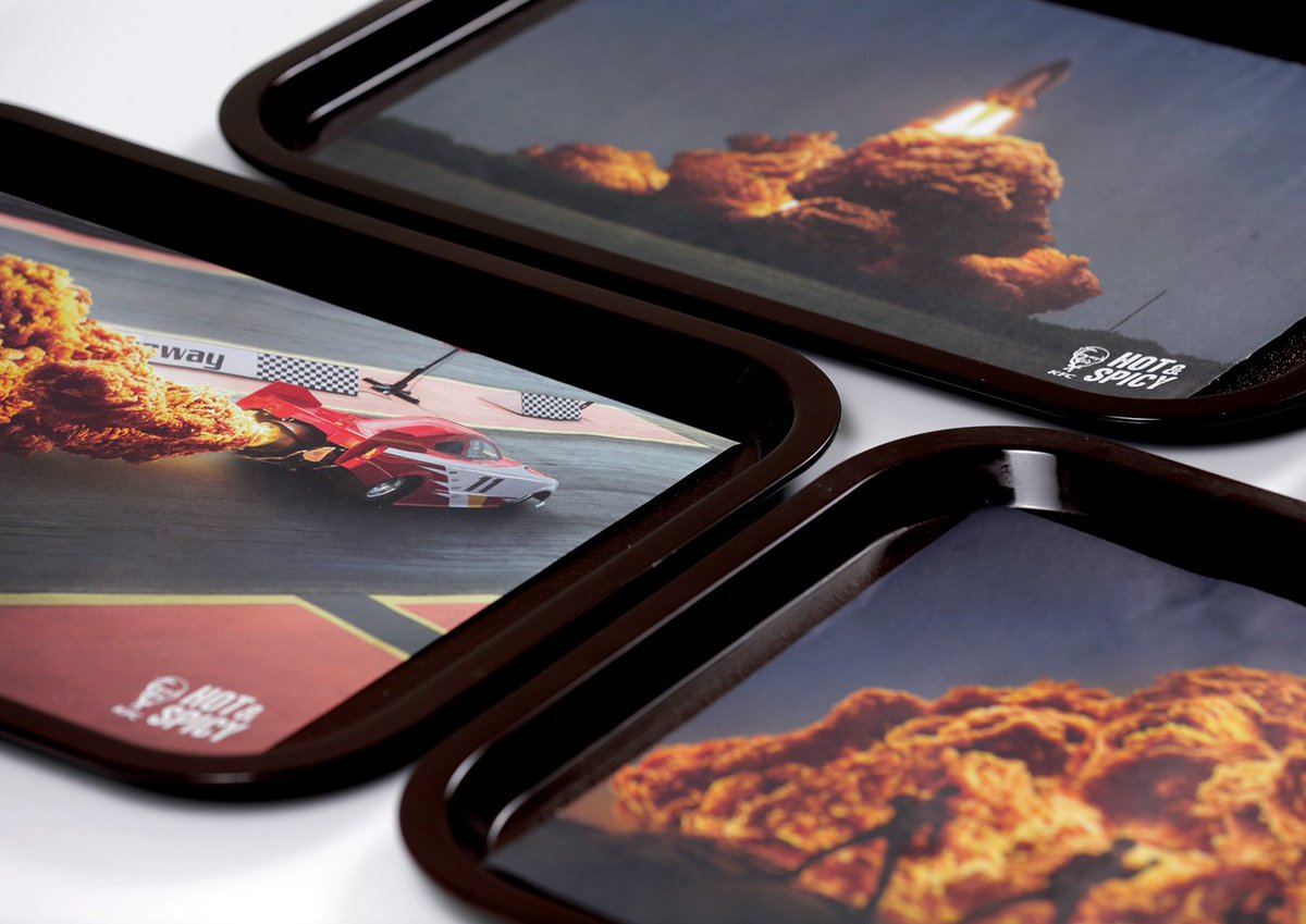 brandinsideasia's tweet photo. Print ad สุดโหด ชิ้นล่าสุดของ #KFC ฮ่องกง เห็นแวบแรกนี่ไม่ได้สังเลยว่าเป็นไก่ แต่เห็นแล้วหิว อย่างสั่งมากินตอนนี้เลย ฮ่าๆ

ผ���งานของ Agency: Ogilvy &amp; Mather Hong Kong https://t.co/BLX6sao0Sm