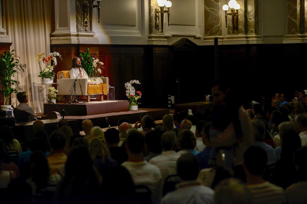 Gurudev's tweet photo. People from across the U.S. gathered at the beautiful @ArtofLiving Los Angeles Center to experience 2 days of deep meditation and knowledge during the Unveiling Infinity talks on the ancient Vigyan Bhairav scripture. https://t.co/AEyIhDQxZF