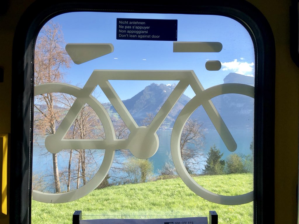 markuswirth1's tweet photo. Die Schweiz zeigt sich von der schönsten Seite. #Veloland #VERLIEBTindieSCHWEIZ Freue mich auf inspirierende Begegnungen am American Express Stand. #ferientag18 https://t.co/lHe2p7GawI