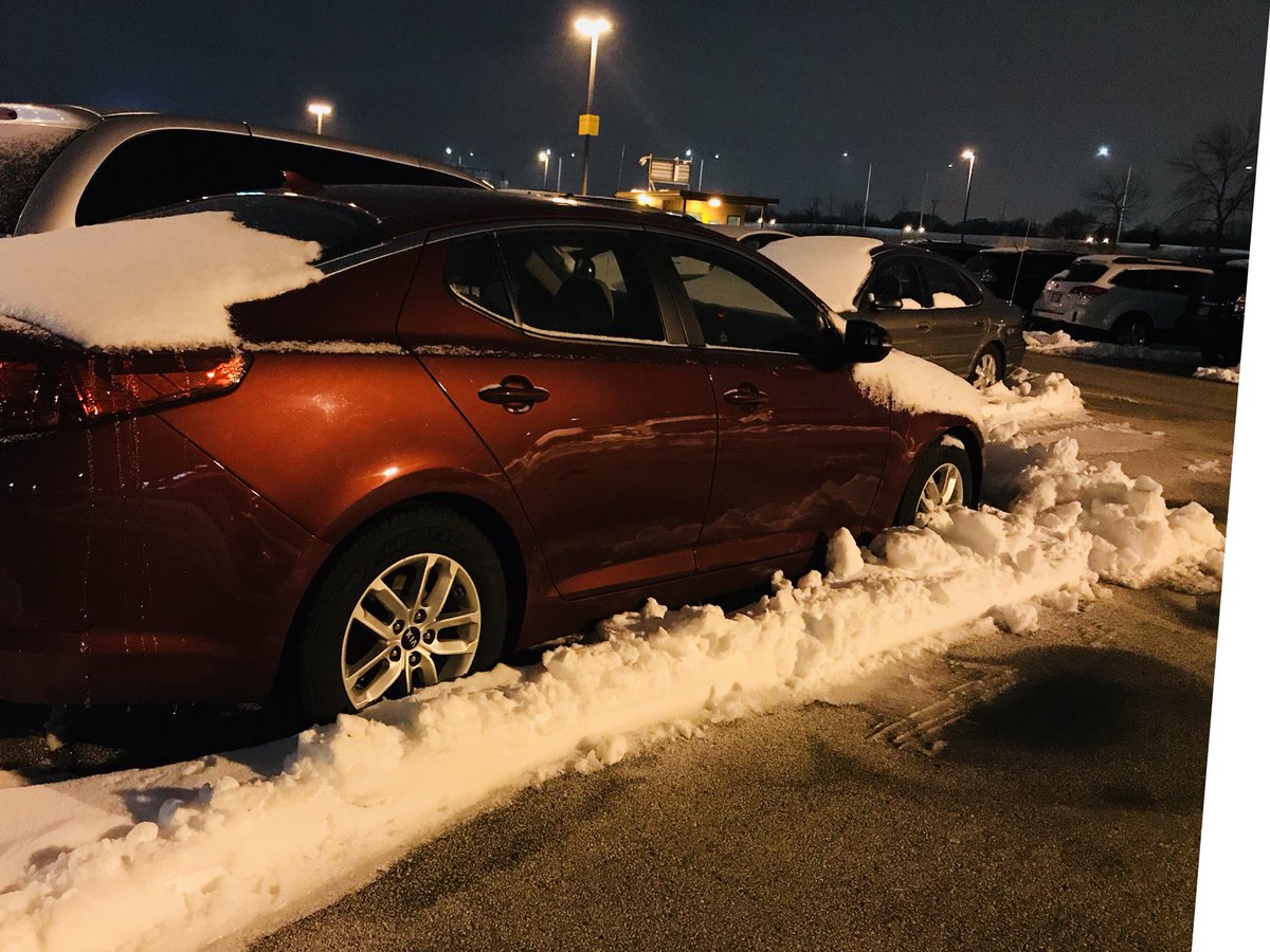 shopkins_writer's tweet photo. If this isn’t a sign I need to move to LA, I don’t know what is. #wisco #justlanded #babyitscoldoutside #noscraper...thank goodness for @darlap28 and her MAN! https://t.co/vdZ0FEcTxo