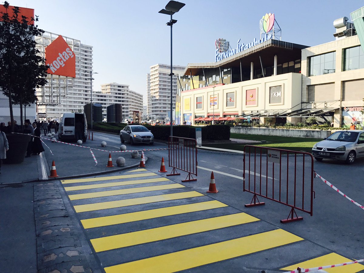 Forum İstanbul Avm - yaya geçidi boya çalışmalarını tamamladık
