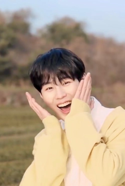 gooreum_chong0's tweet photo. @yoaonogo @blossom_hsw @podogurum03 @besexy4ever @OUqfIWOfaJg4PQP @ecoinnisfree #하성운 #하뷰티 뀰피부 비결은 #이니스프리 #그린티씨드세럼 ??ㅋㅋㅋ 하성운피부 반만이라도 따라갈래요 #갓니스프리 최고❤ https://t.co/VwZiI6pE1Z