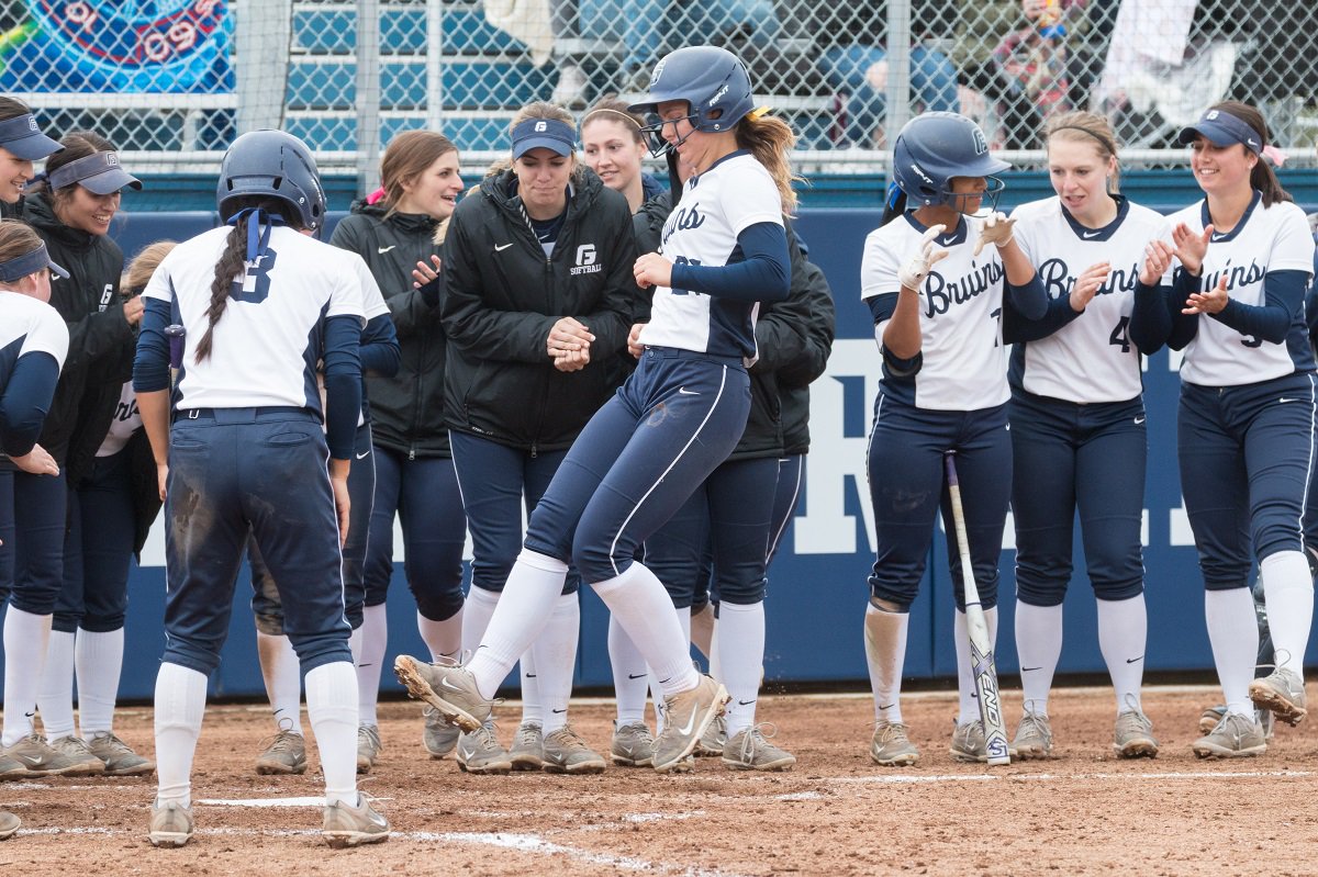 Softball Recap: bit.ly/2qEHlhp
No. 9 <a href="/GFUSoftball/">George Fox Softball</a> breaks the school record in single-season wins (33) after sweeping Willamette, Monday night. 
#TrueBlue