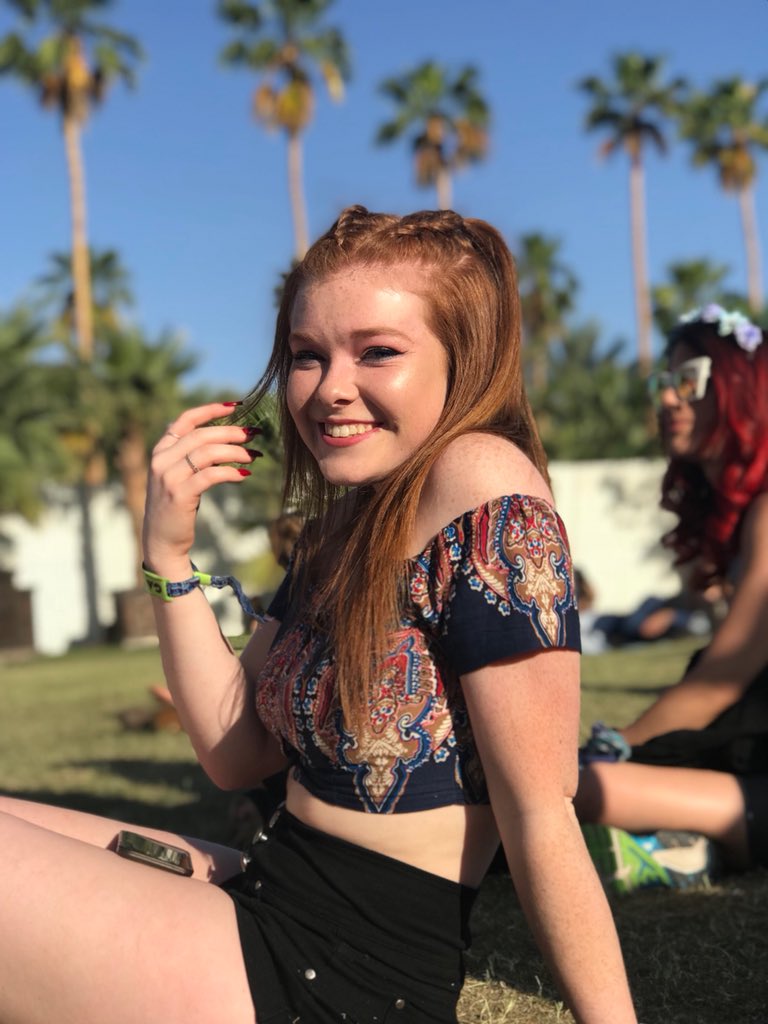 laur_en6's tweet photo. Loved my first outfit more but we took more pics the second day✨💛 #Coachella18 #chellavibes https://t.co/F147Btiz2q